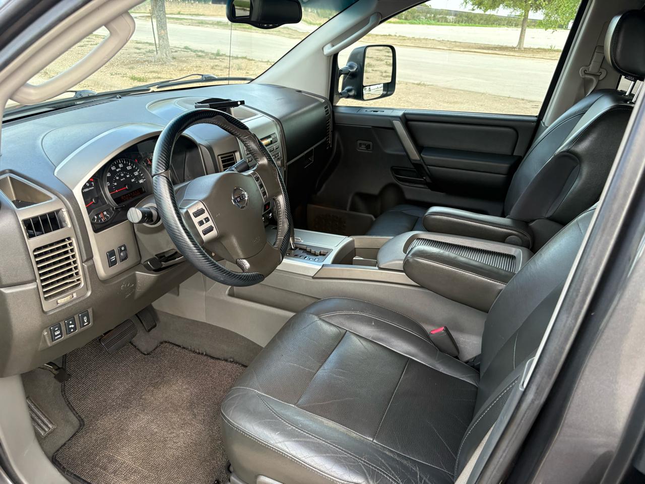 Nissan Titan LE Crew Cab 2WD 2005
