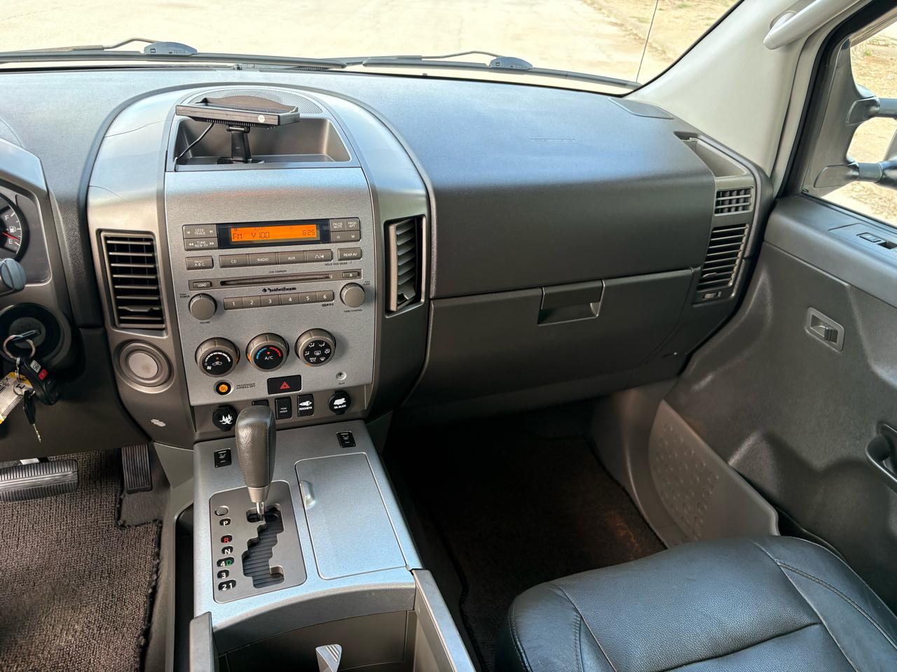 Nissan Titan LE Crew Cab 2WD 2005