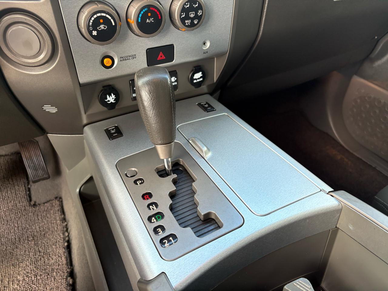 Nissan Titan LE Crew Cab 2WD 2005