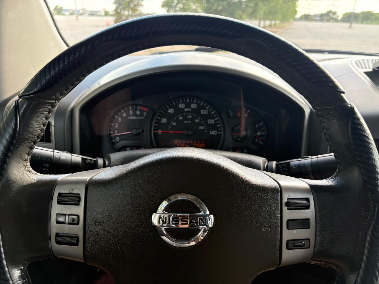 Nissan Titan LE Crew Cab 2WD 2005