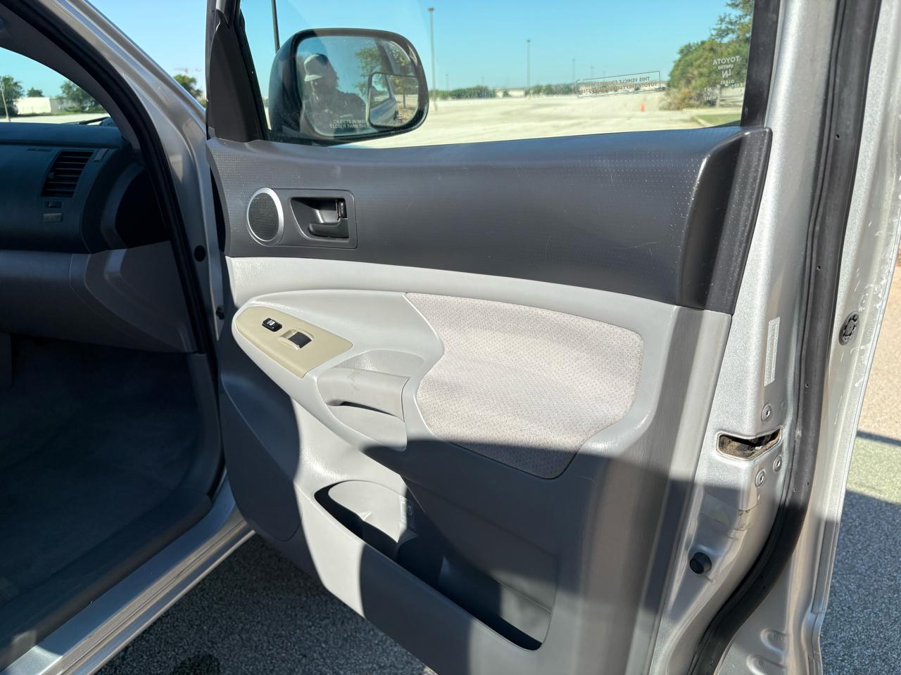 Toyota Tacoma Access 128" PreRunner V6 Auto Natl 2005