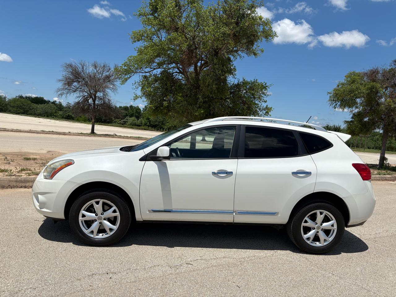 Nissan Rogue FWD 4dr SV 2011