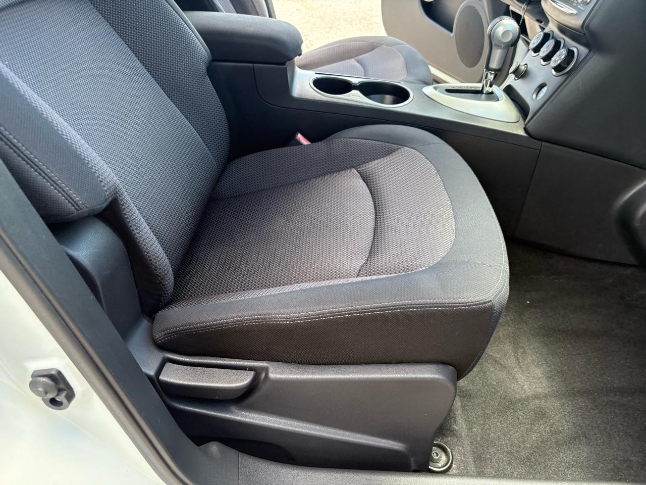 Nissan Rogue FWD 4dr SV 2011