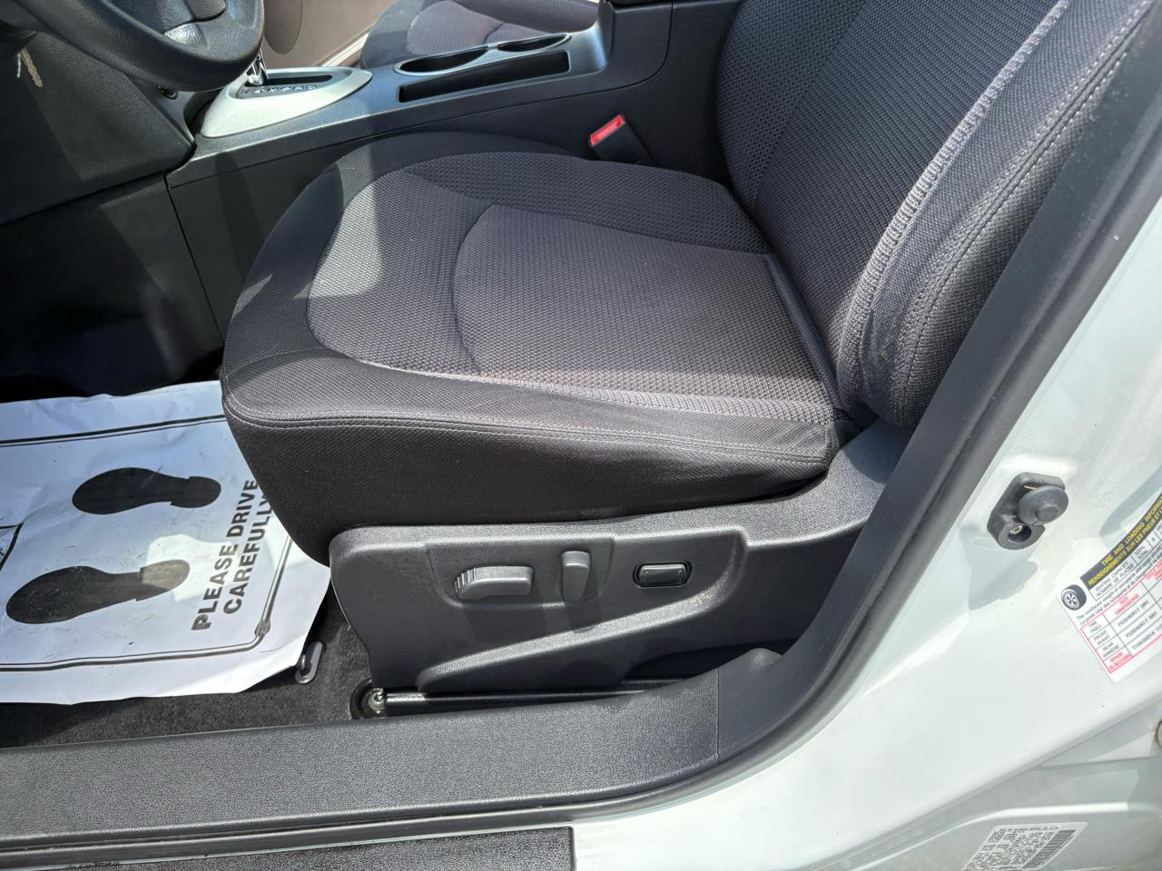 Nissan Rogue FWD 4dr SV 2011