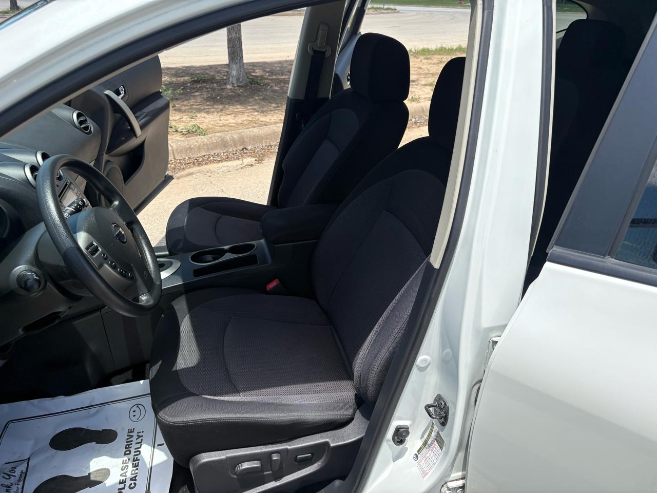 Nissan Rogue FWD 4dr SV 2011