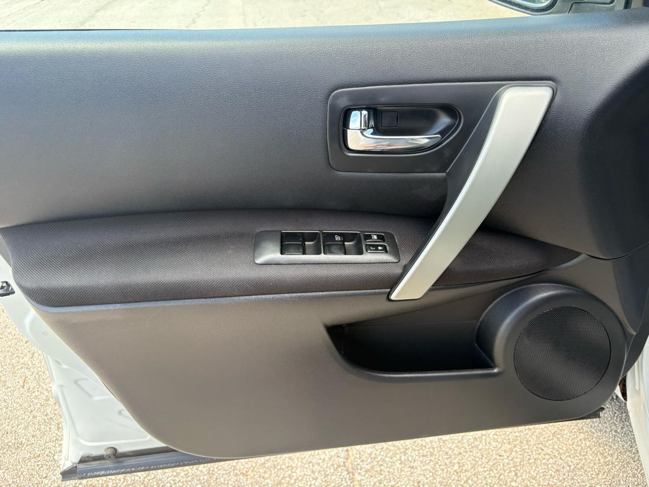 Nissan Rogue FWD 4dr SV 2011