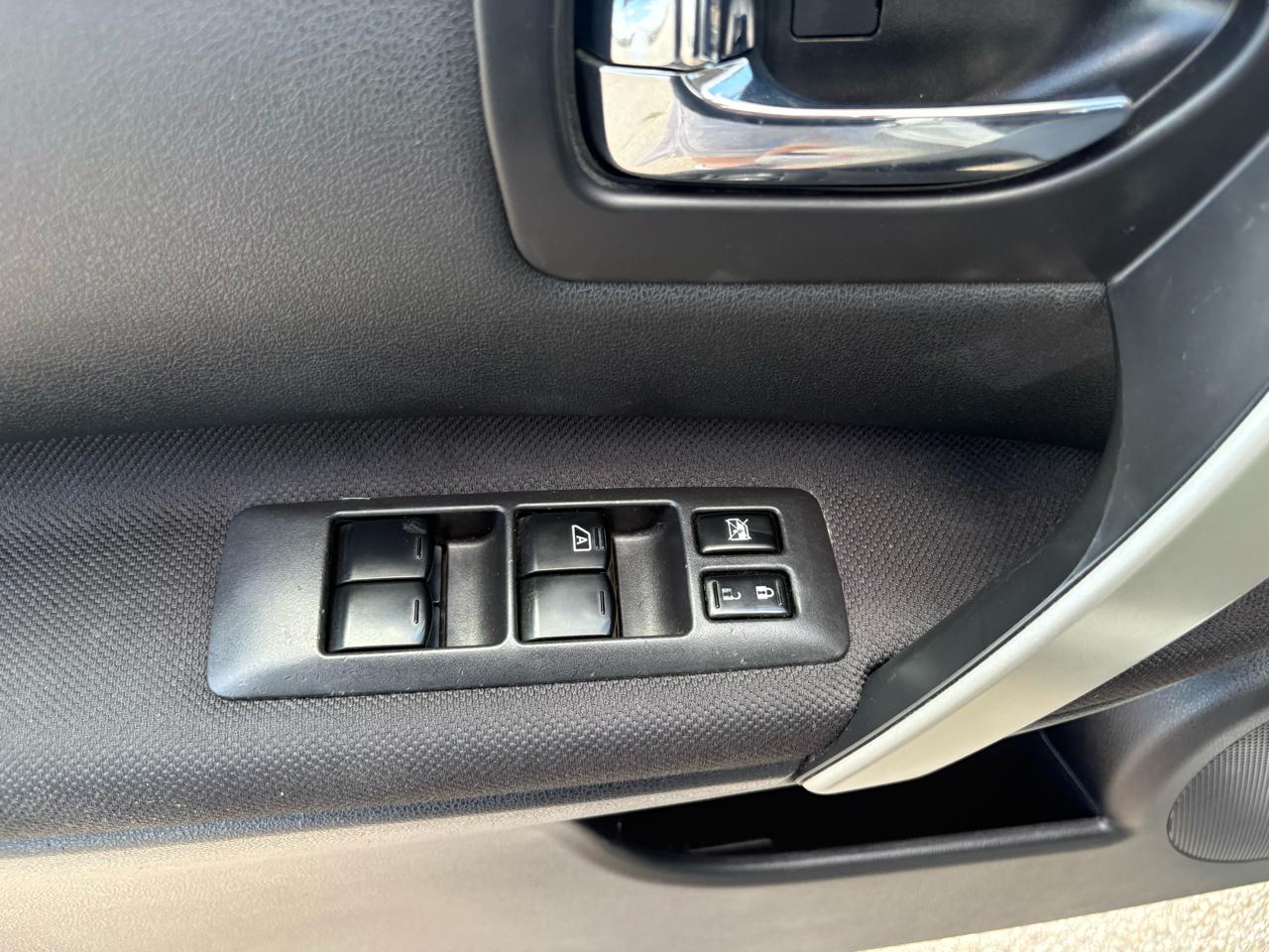 Nissan Rogue FWD 4dr SV 2011