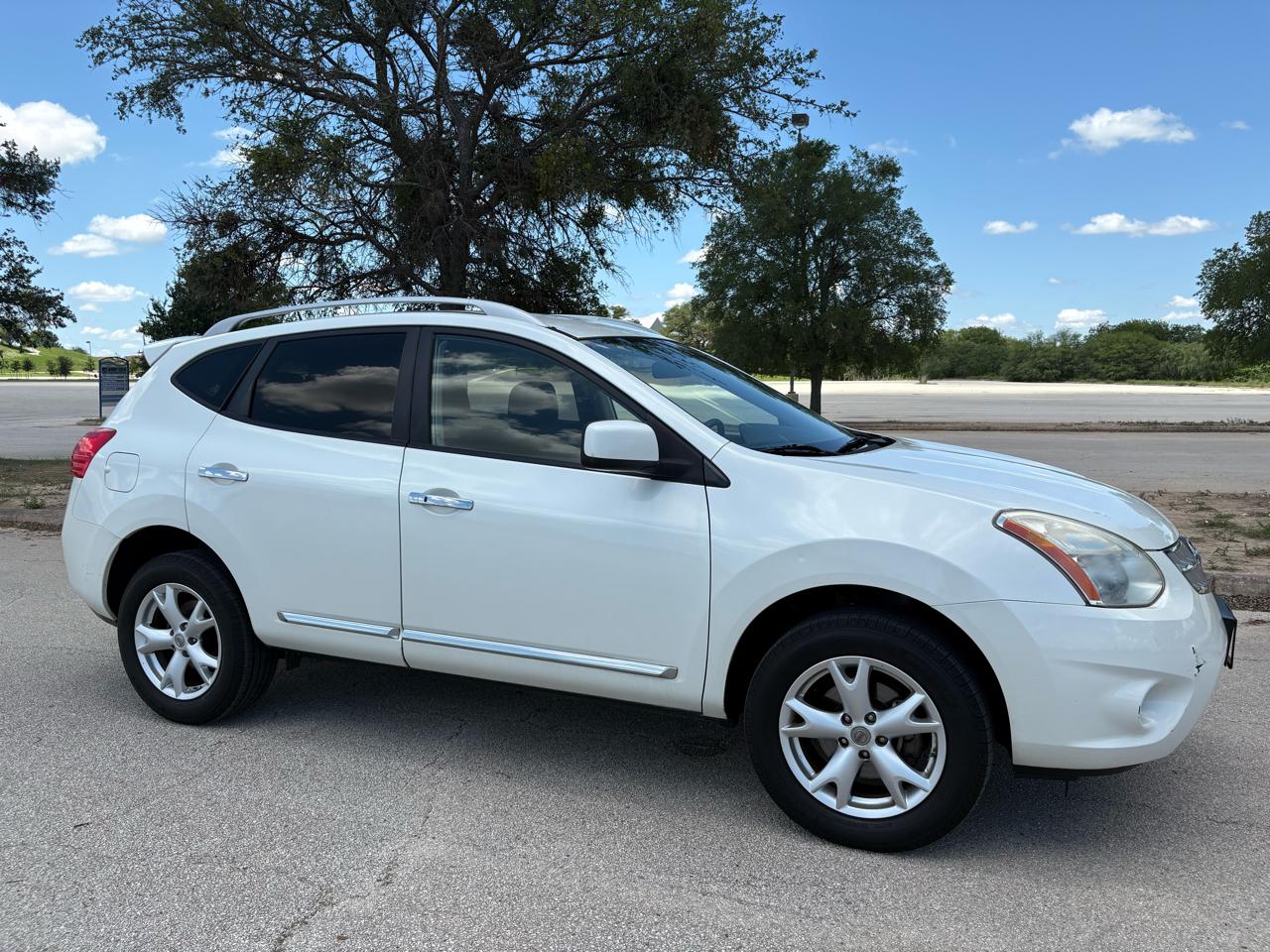 Nissan Rogue FWD 4dr SV 2011