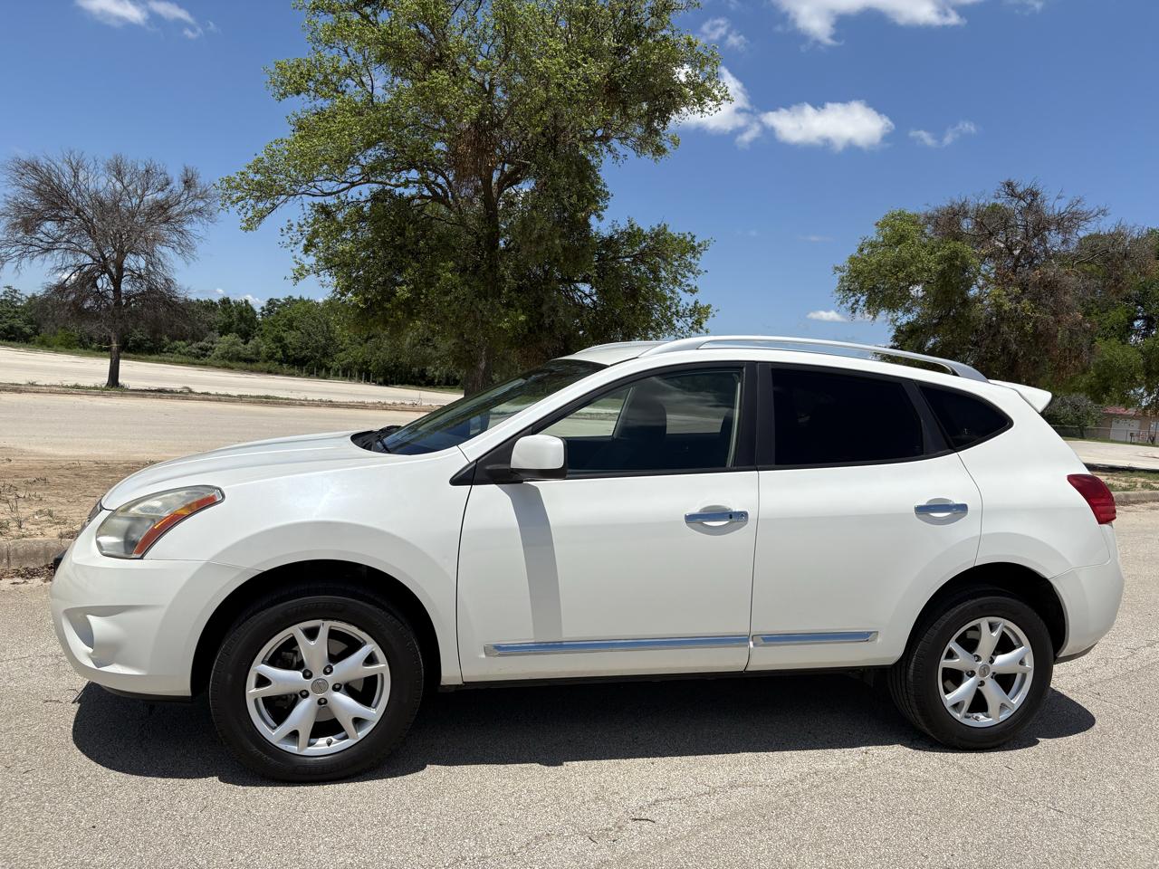 Nissan Rogue FWD 4dr SV 2011