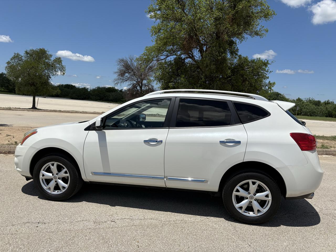 Nissan Rogue FWD 4dr SV 2011
