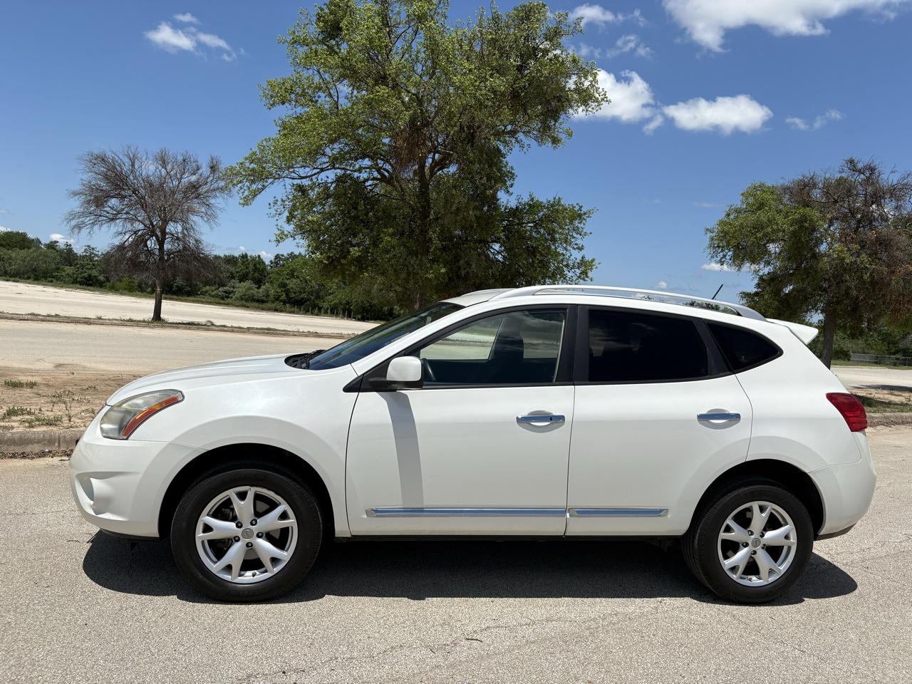 Nissan Rogue FWD 4dr SV 2011