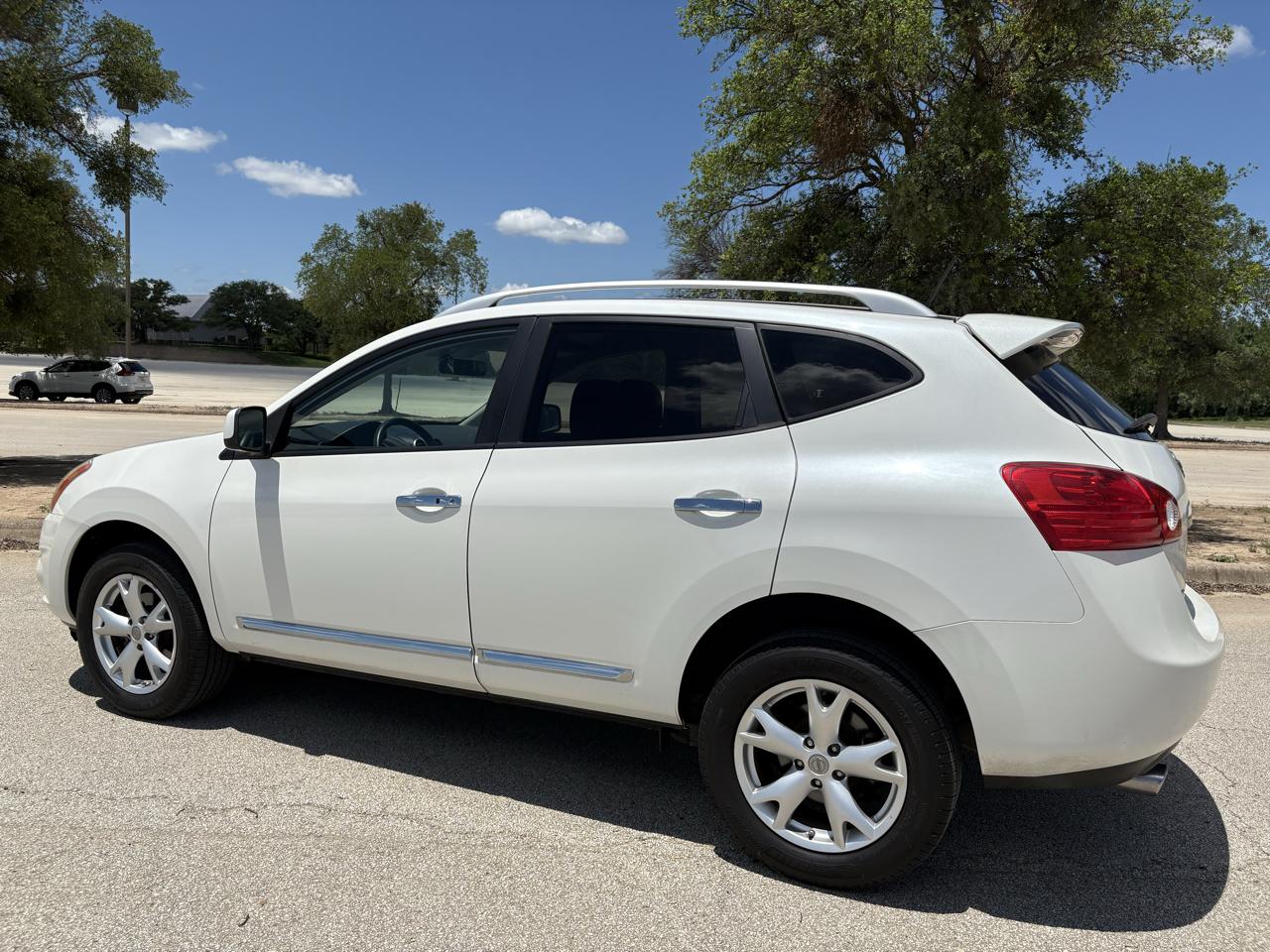 Nissan Rogue FWD 4dr SV 2011