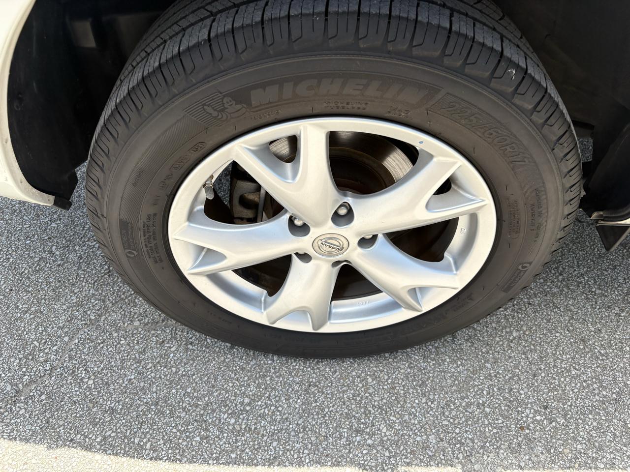 Nissan Rogue FWD 4dr SV 2011