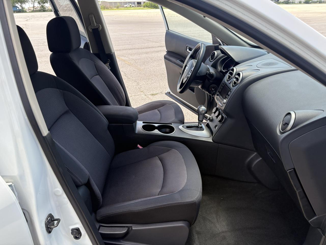 Nissan Rogue FWD 4dr SV 2011