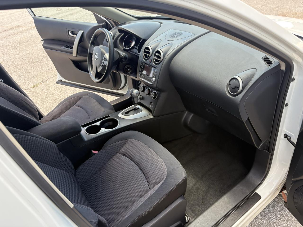 Nissan Rogue FWD 4dr SV 2011