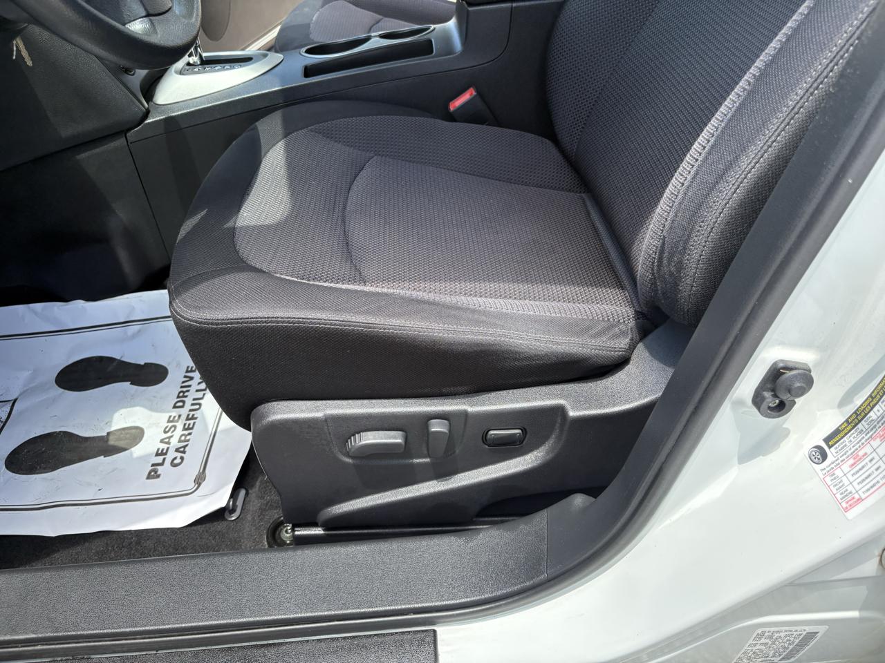 Nissan Rogue FWD 4dr SV 2011