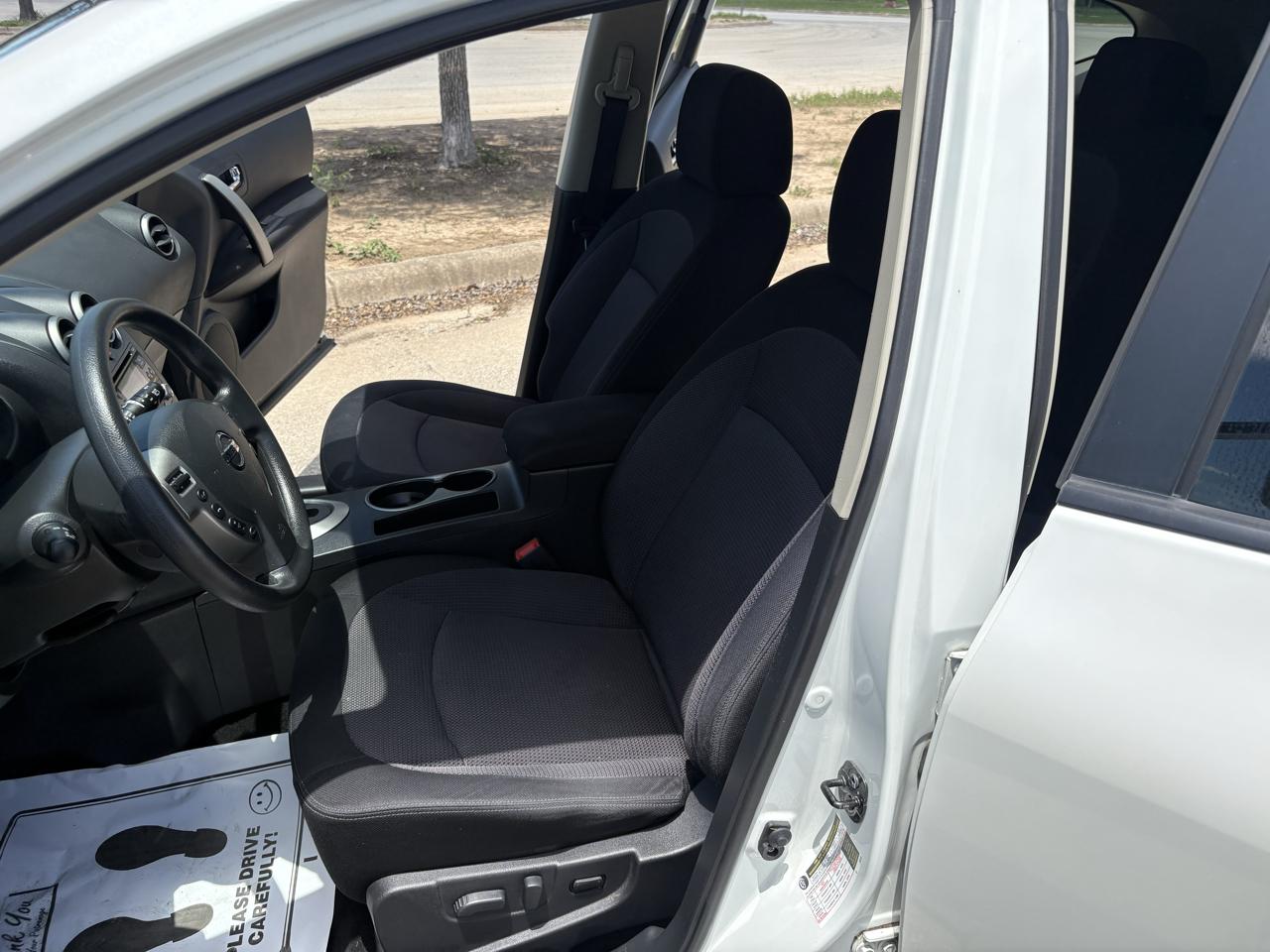Nissan Rogue FWD 4dr SV 2011