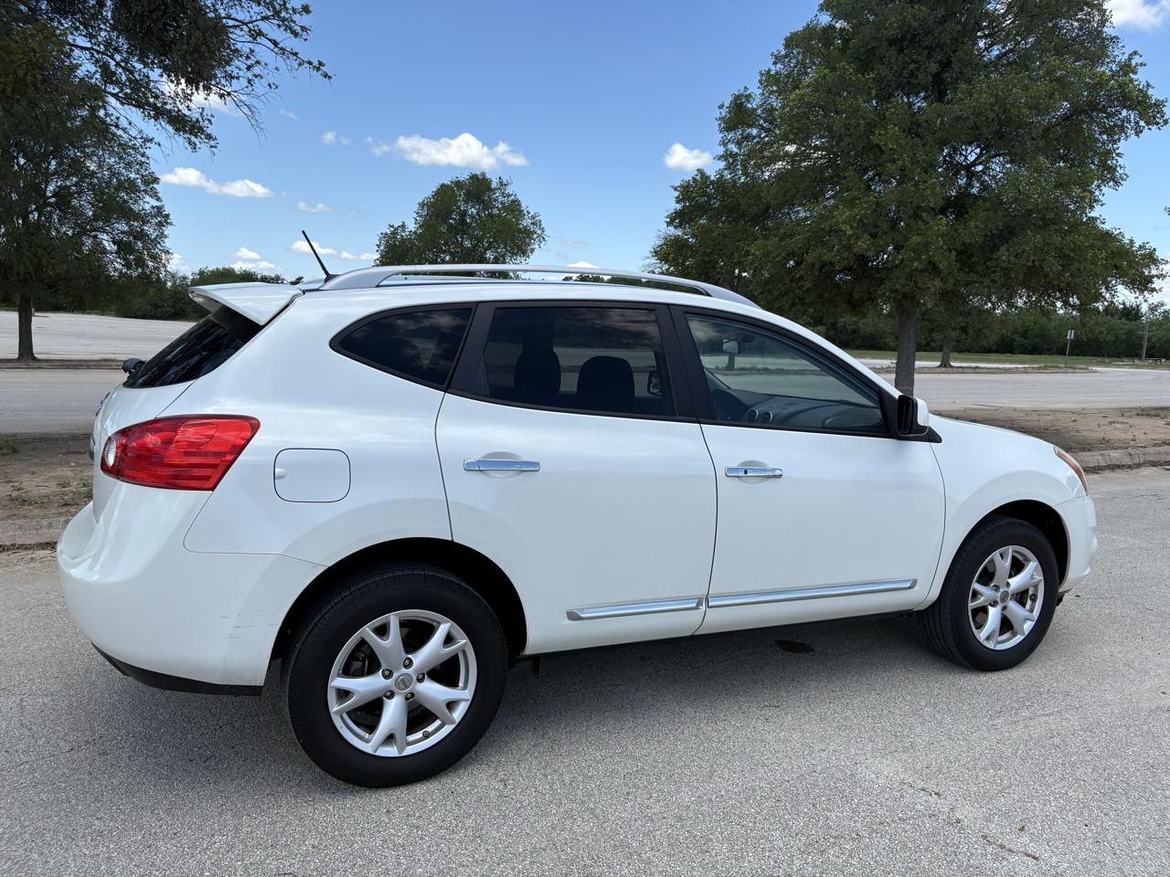 Nissan Rogue FWD 4dr SV 2011