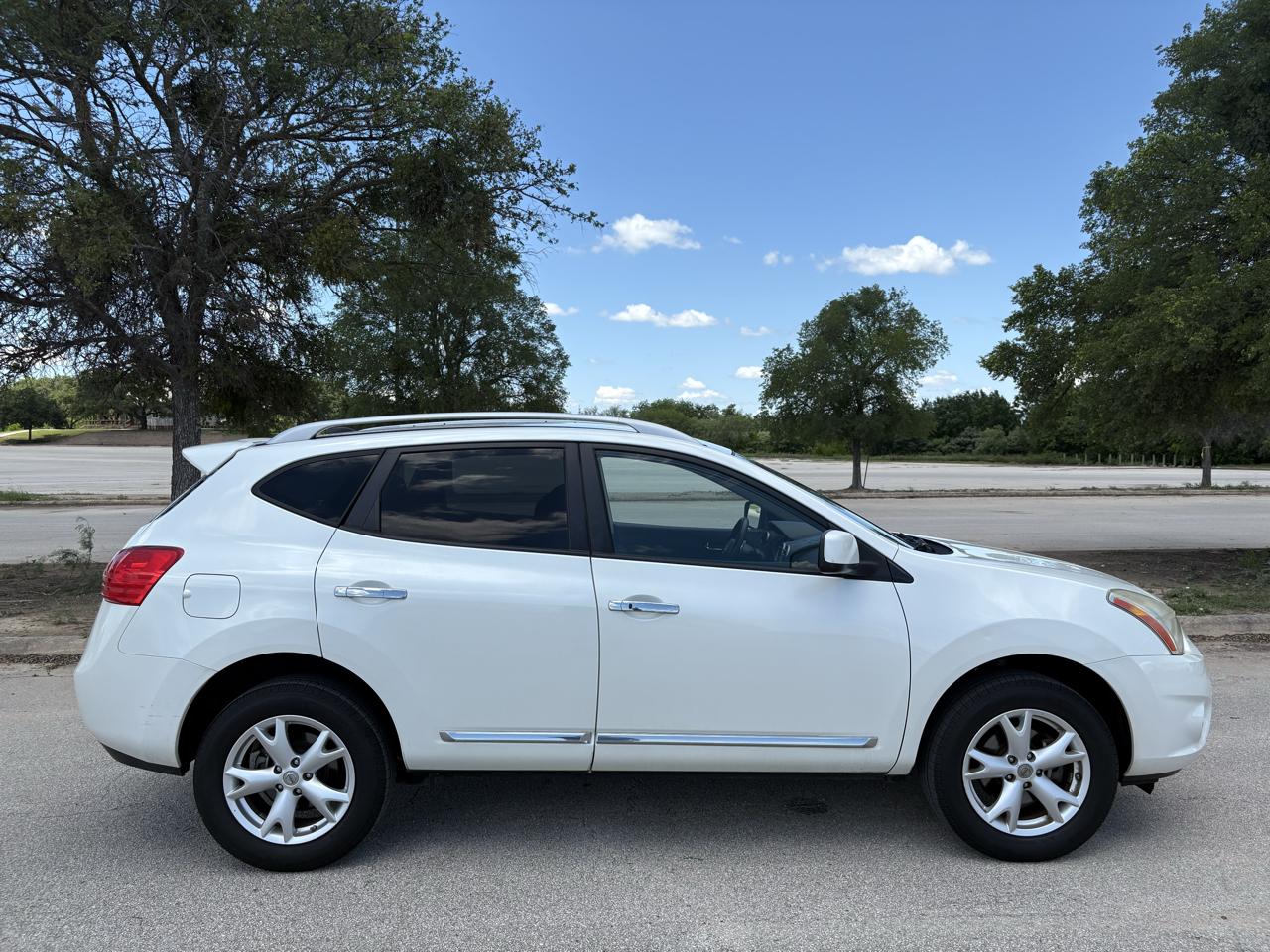 Nissan Rogue FWD 4dr SV 2011
