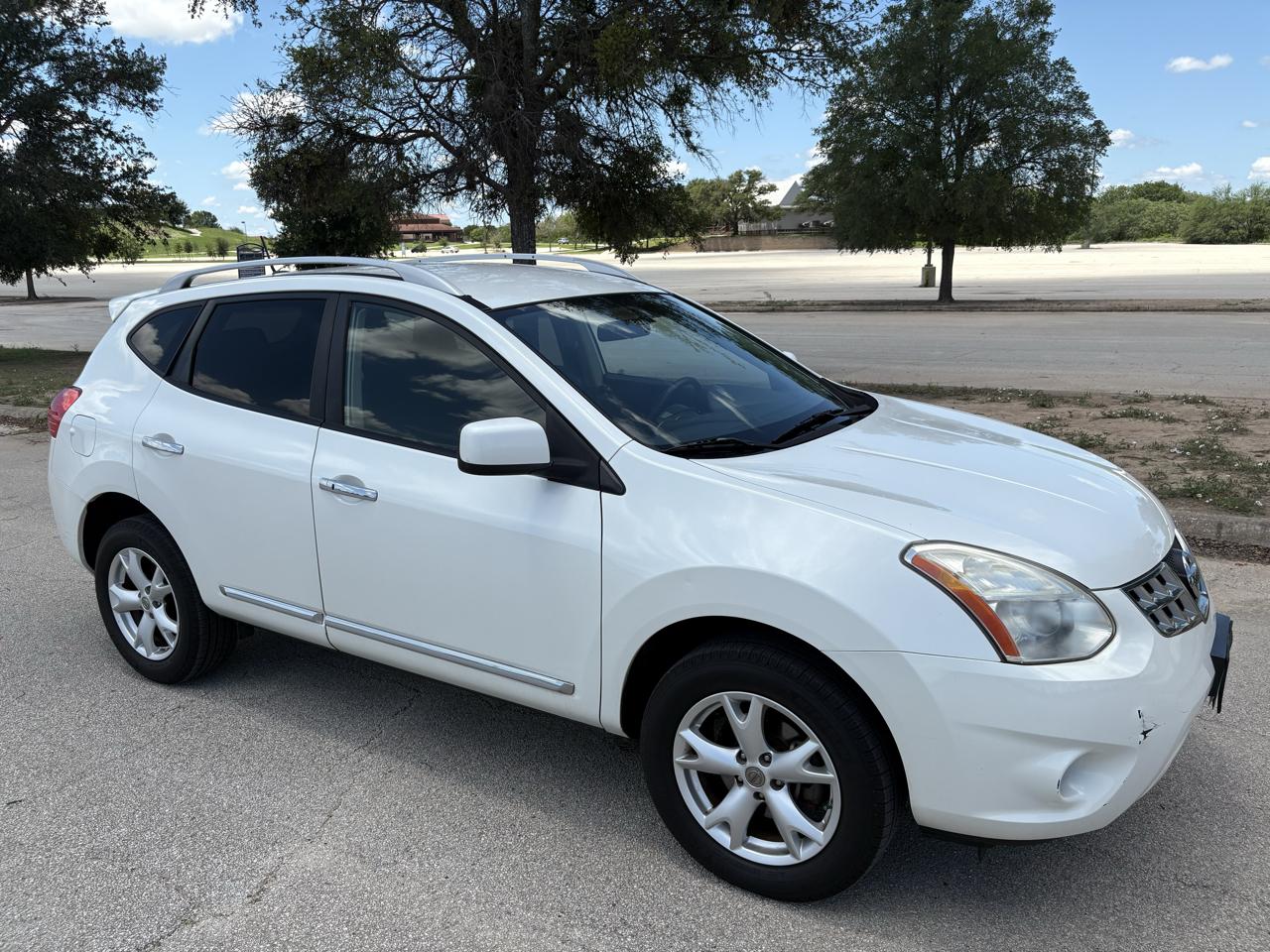 Nissan Rogue FWD 4dr SV 2011