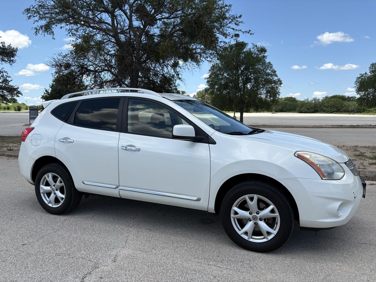 Nissan Rogue FWD 4dr SV 2011