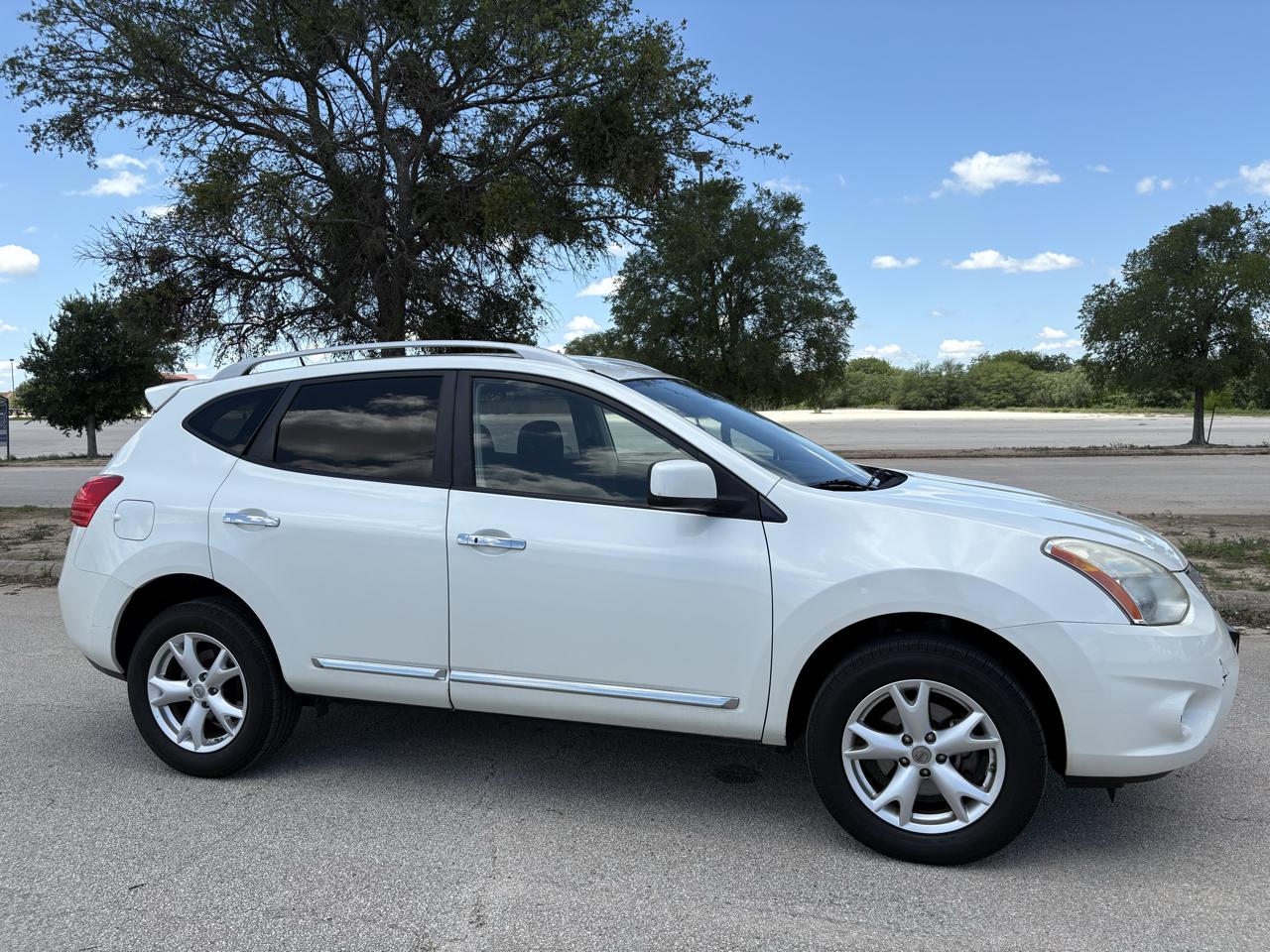 Nissan Rogue FWD 4dr SV 2011