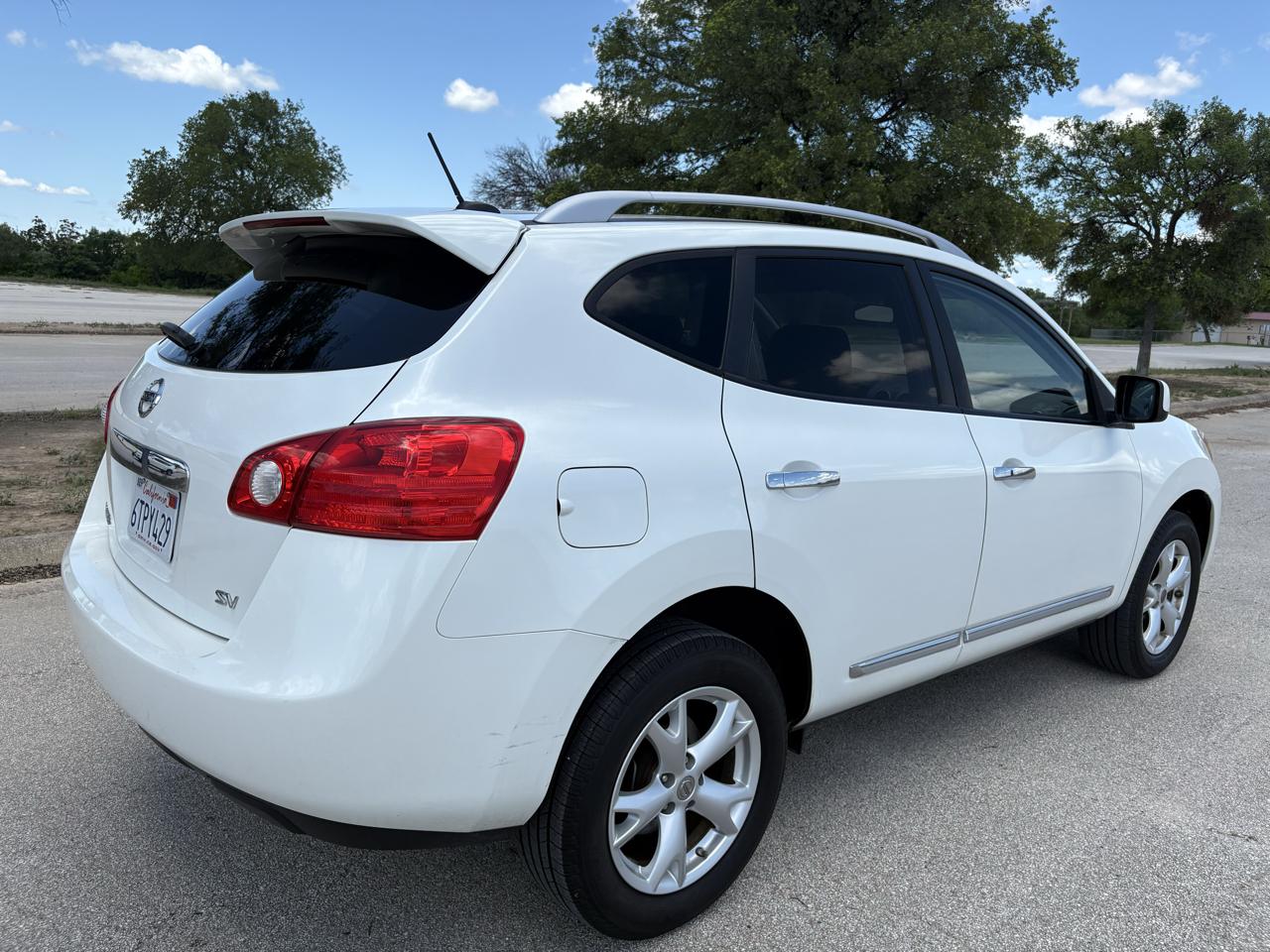 Nissan Rogue FWD 4dr SV 2011