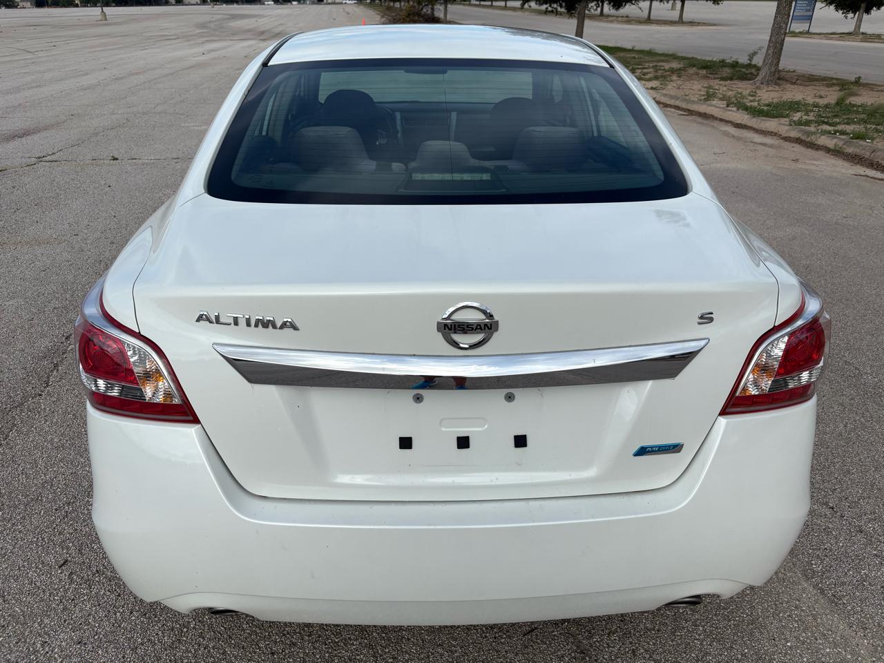 Nissan Altima 4dr Sdn I4 2.5 S 2013