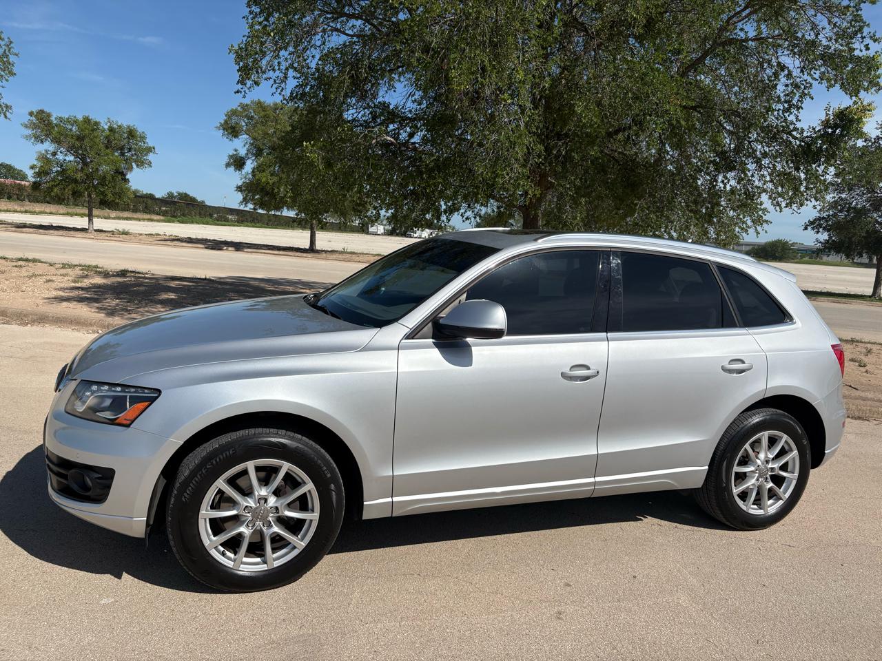 Audi Q5 quattro 4dr 2.0T Premium Plus 2011