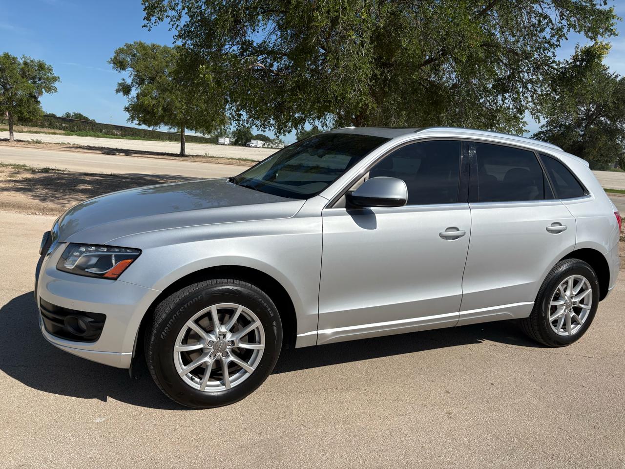 Audi Q5 quattro 4dr 2.0T Premium Plus 2011
