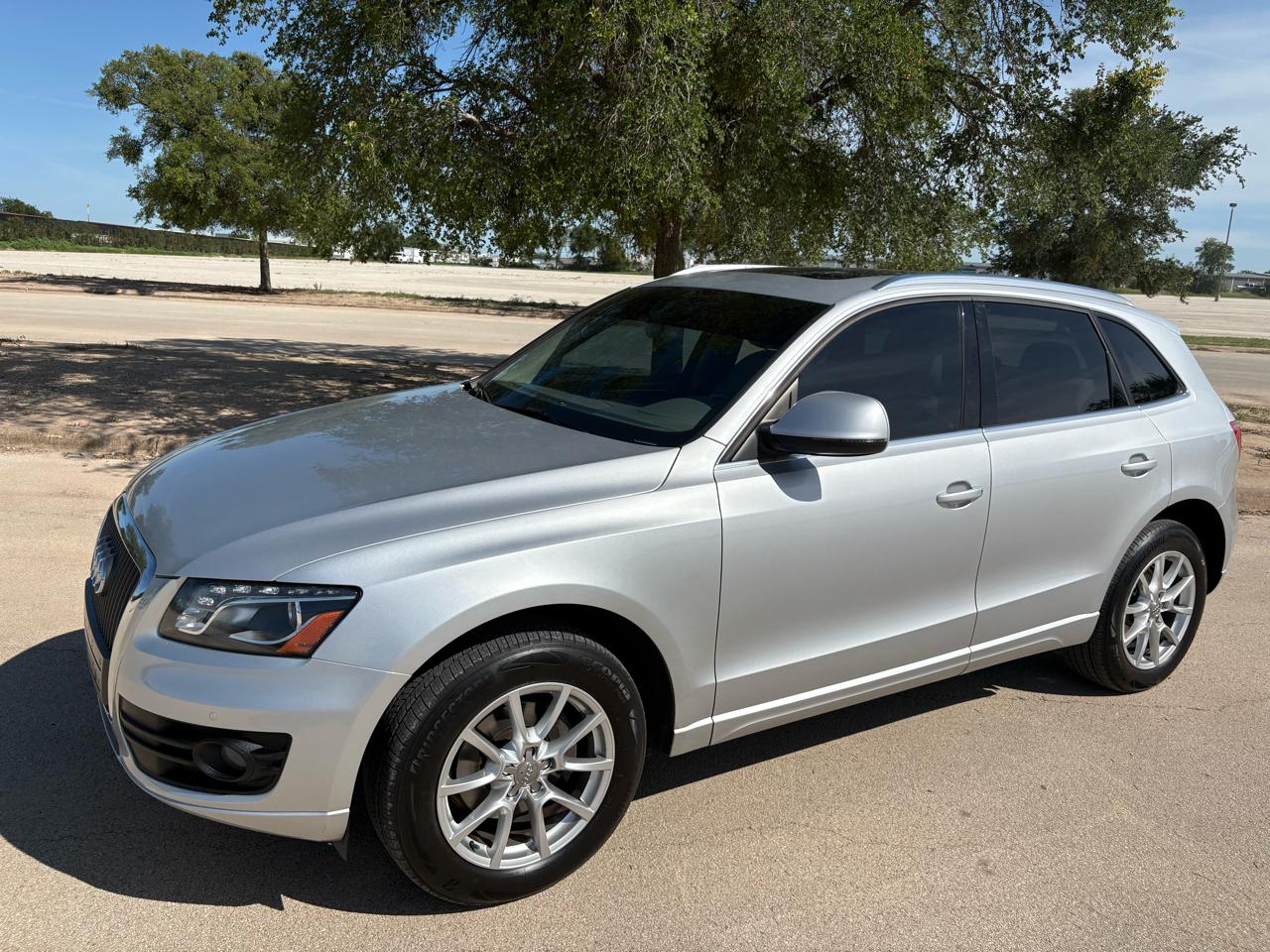 Audi Q5 quattro 4dr 2.0T Premium Plus 2011