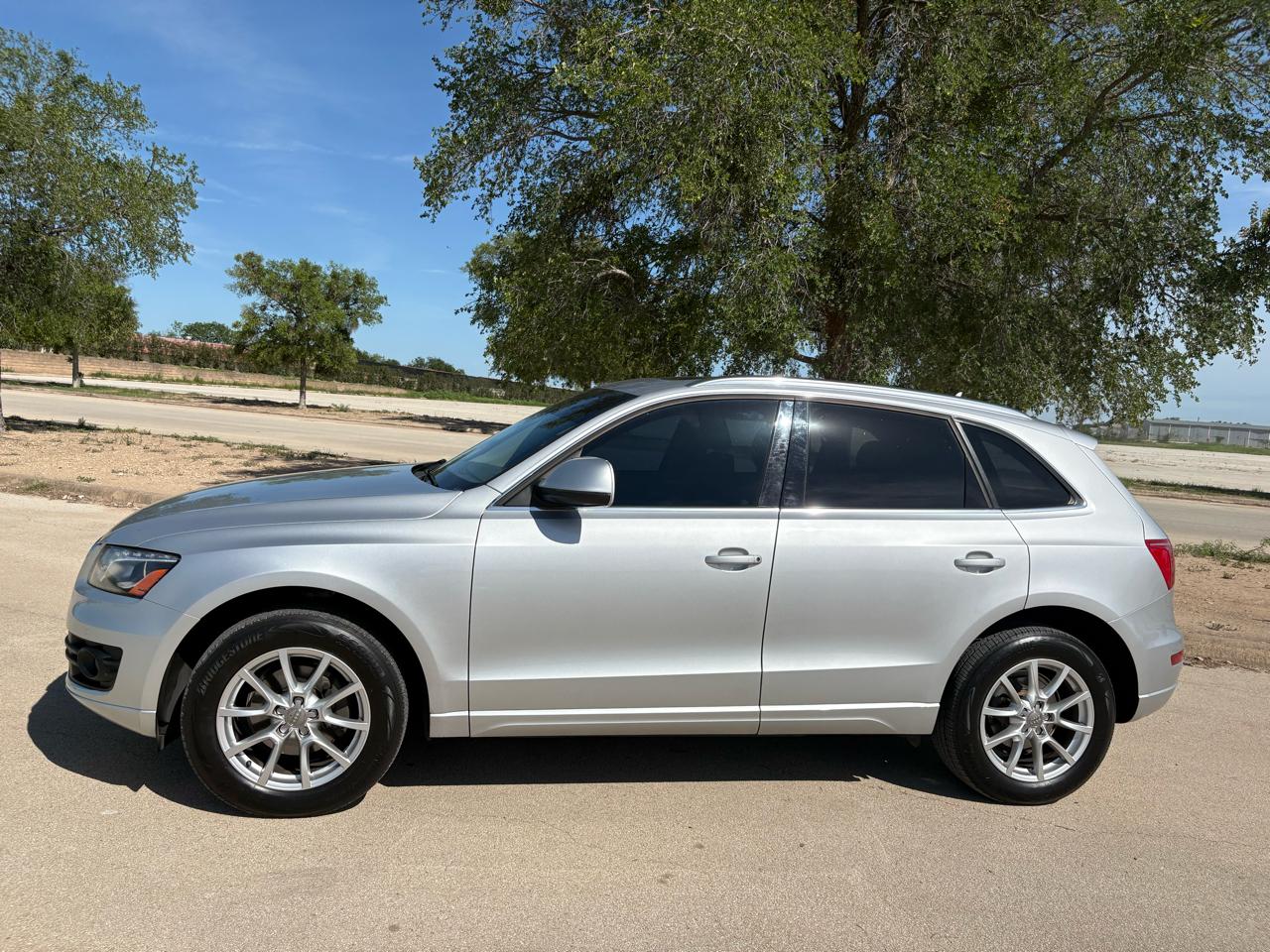Audi Q5 quattro 4dr 2.0T Premium Plus 2011
