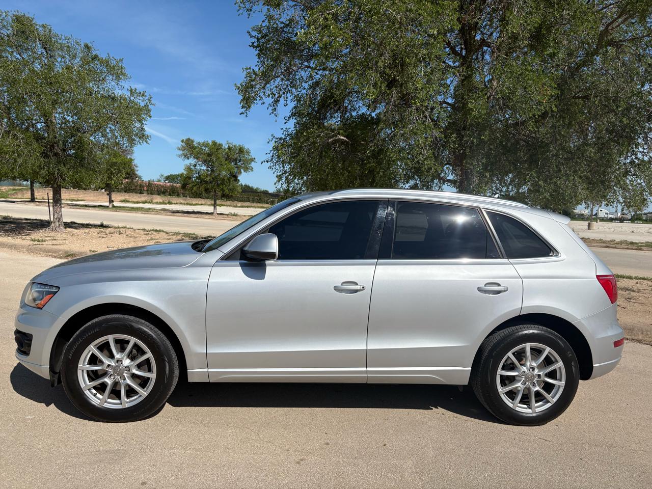 Audi Q5 quattro 4dr 2.0T Premium Plus 2011