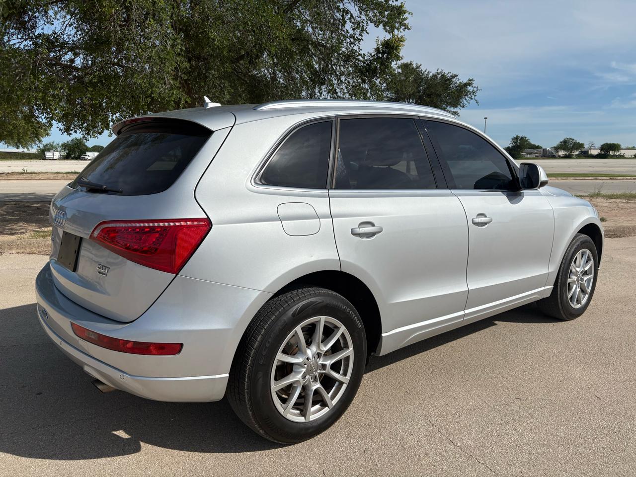 Audi Q5 quattro 4dr 2.0T Premium Plus 2011
