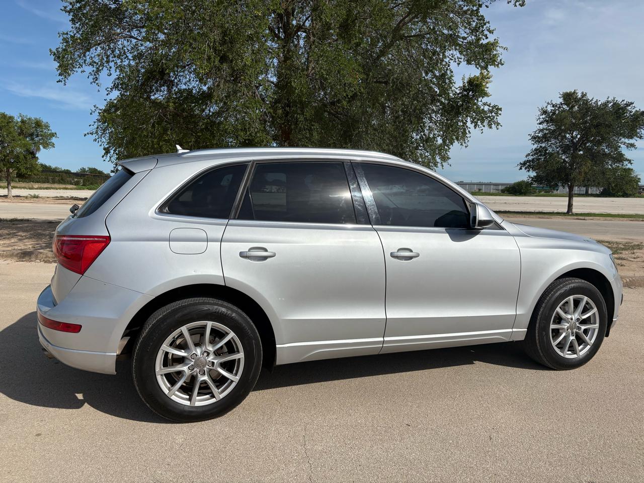 Audi Q5 quattro 4dr 2.0T Premium Plus 2011