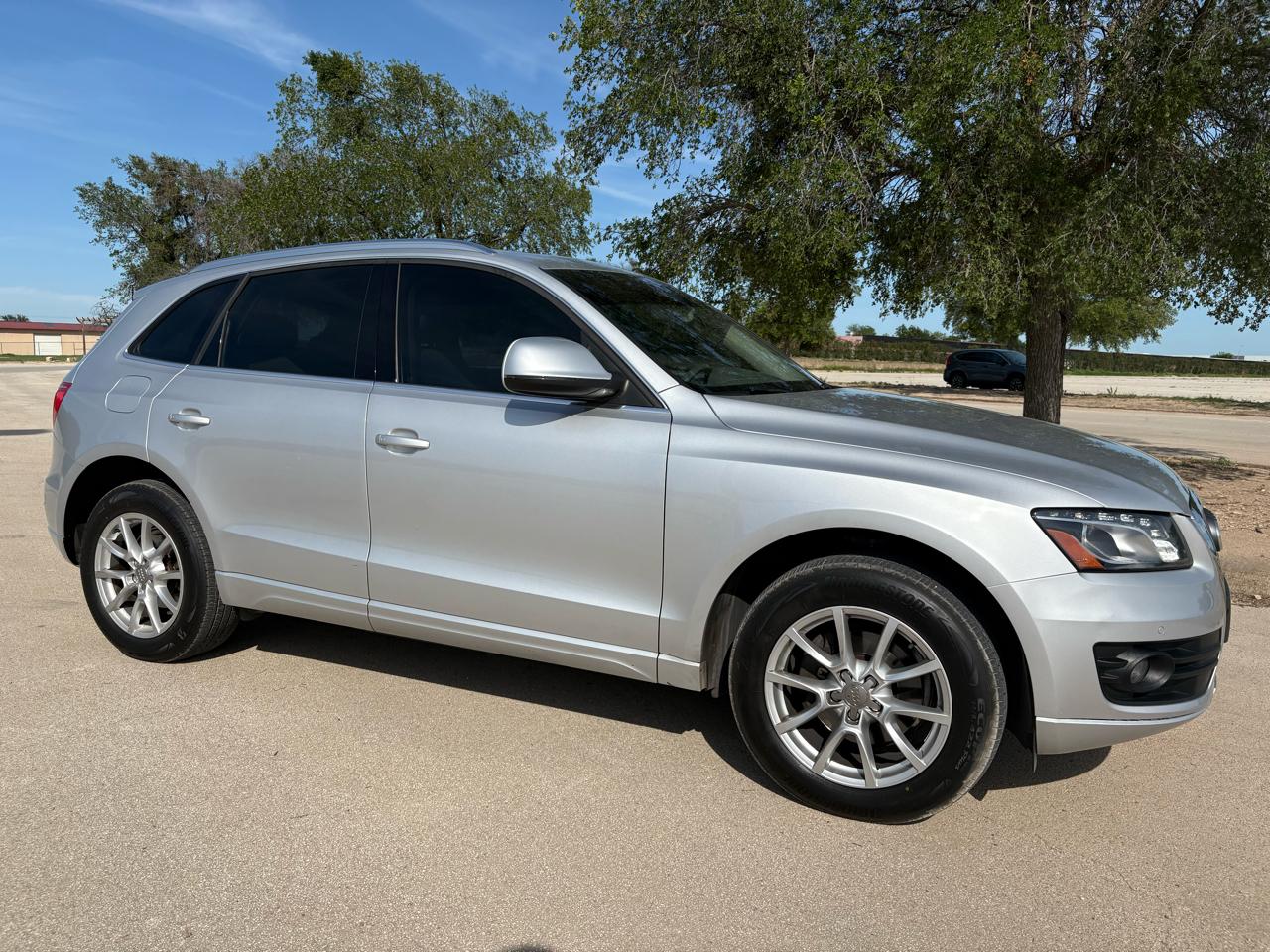 Audi Q5 quattro 4dr 2.0T Premium Plus 2011