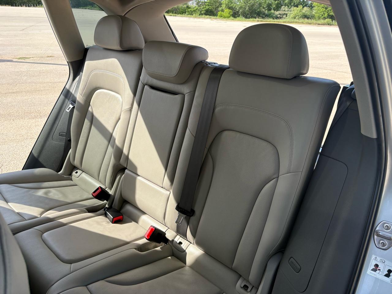 Audi Q5 quattro 4dr 2.0T Premium Plus 2011