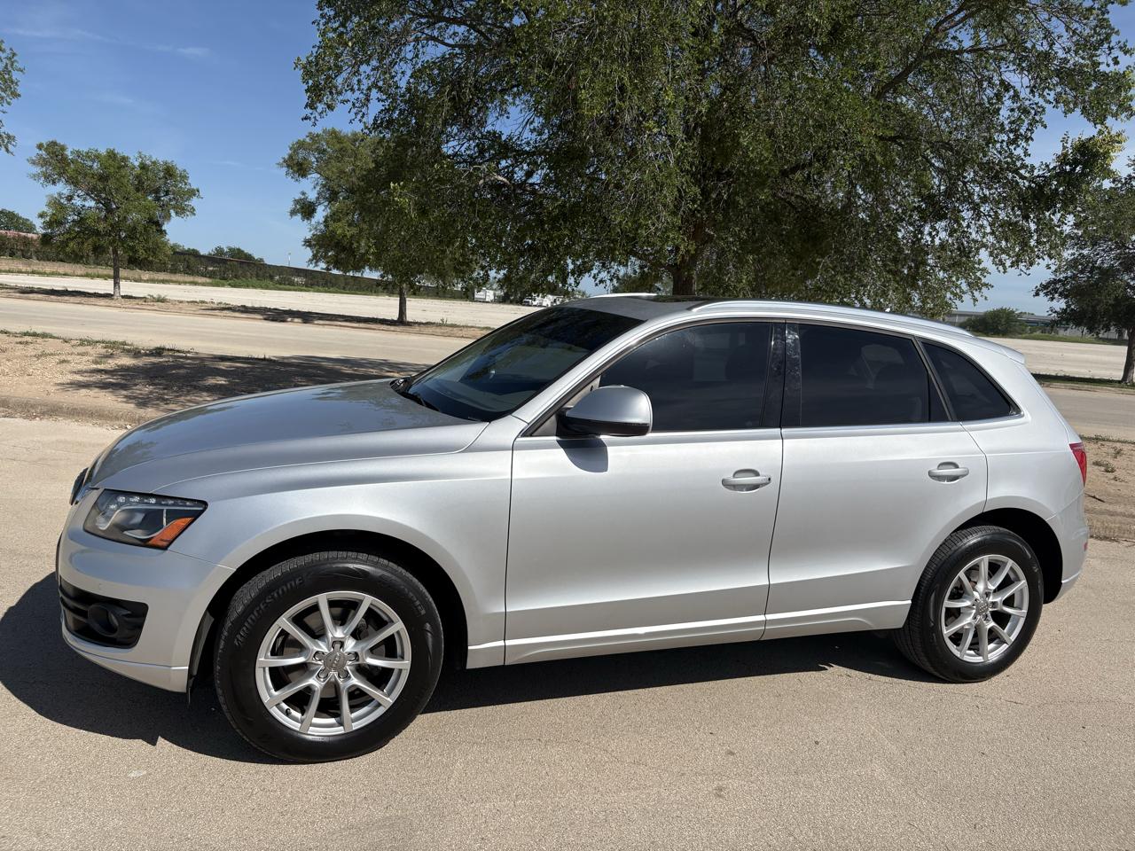 Audi Q5 quattro 4dr 2.0T Premium Plus 2011