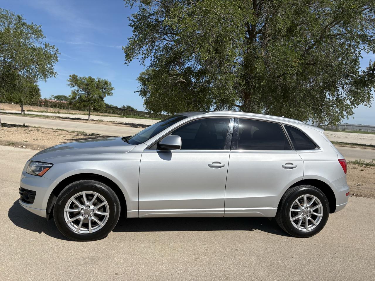 Audi Q5 quattro 4dr 2.0T Premium Plus 2011
