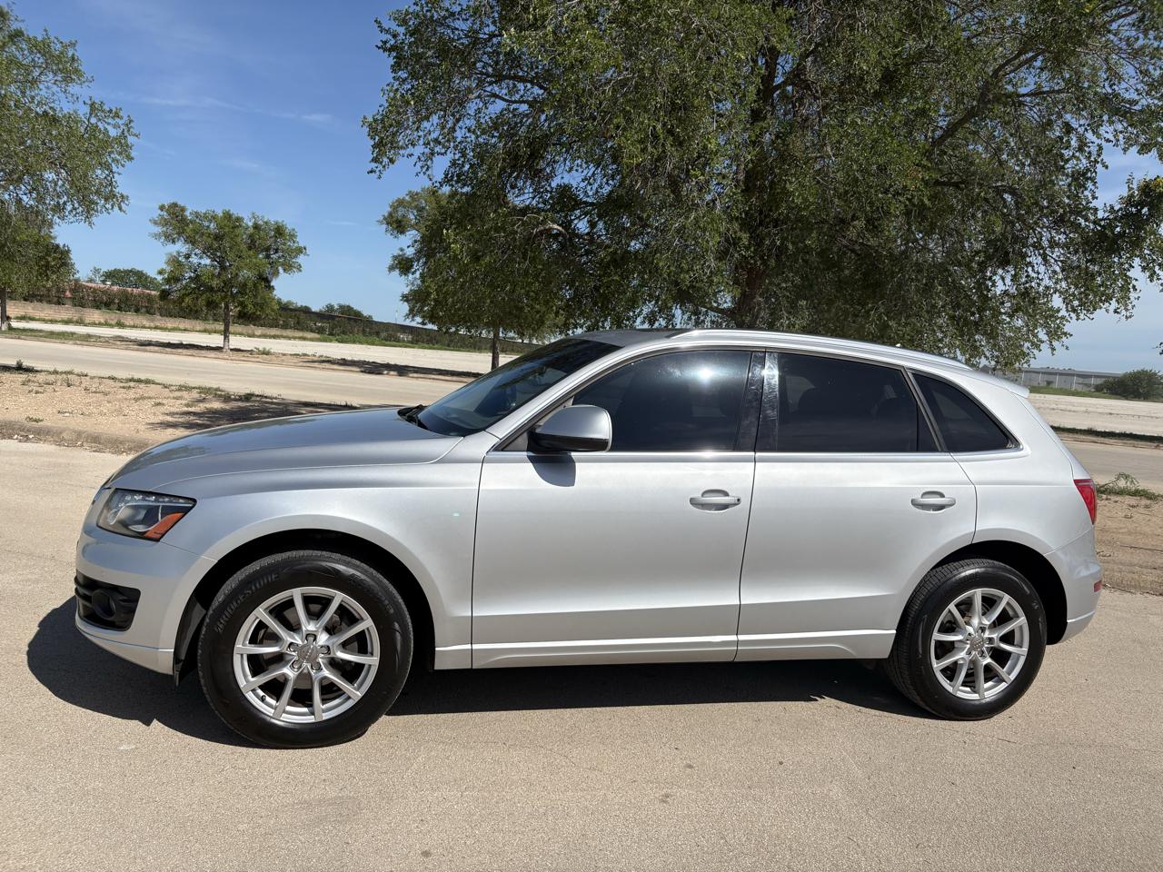 Audi Q5 quattro 4dr 2.0T Premium Plus 2011