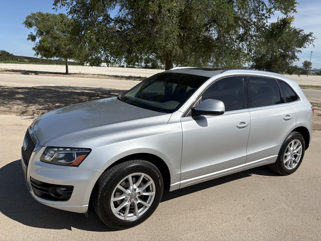 Audi Q5 quattro 4dr 2.0T Premium Plus 2011