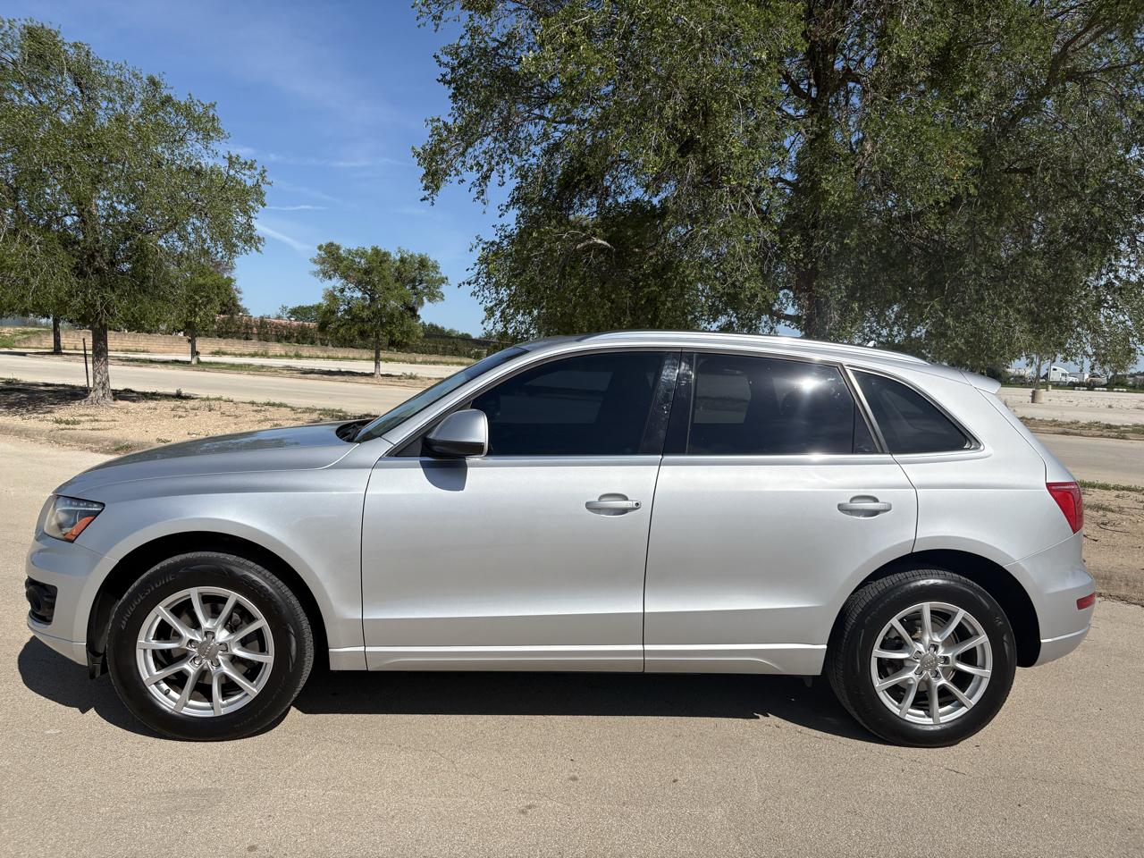 Audi Q5 quattro 4dr 2.0T Premium Plus 2011