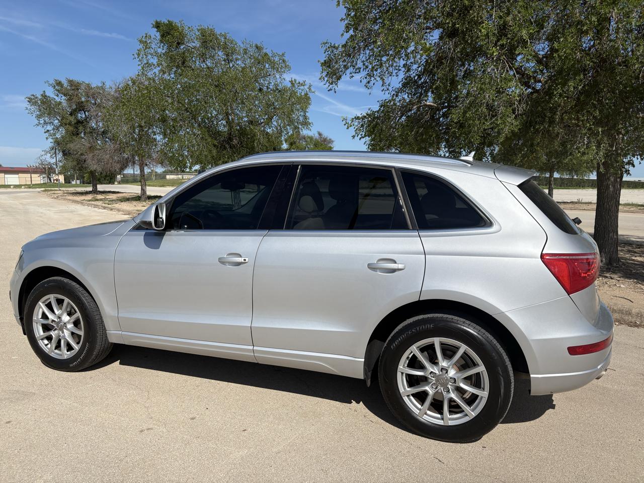 Audi Q5 quattro 4dr 2.0T Premium Plus 2011