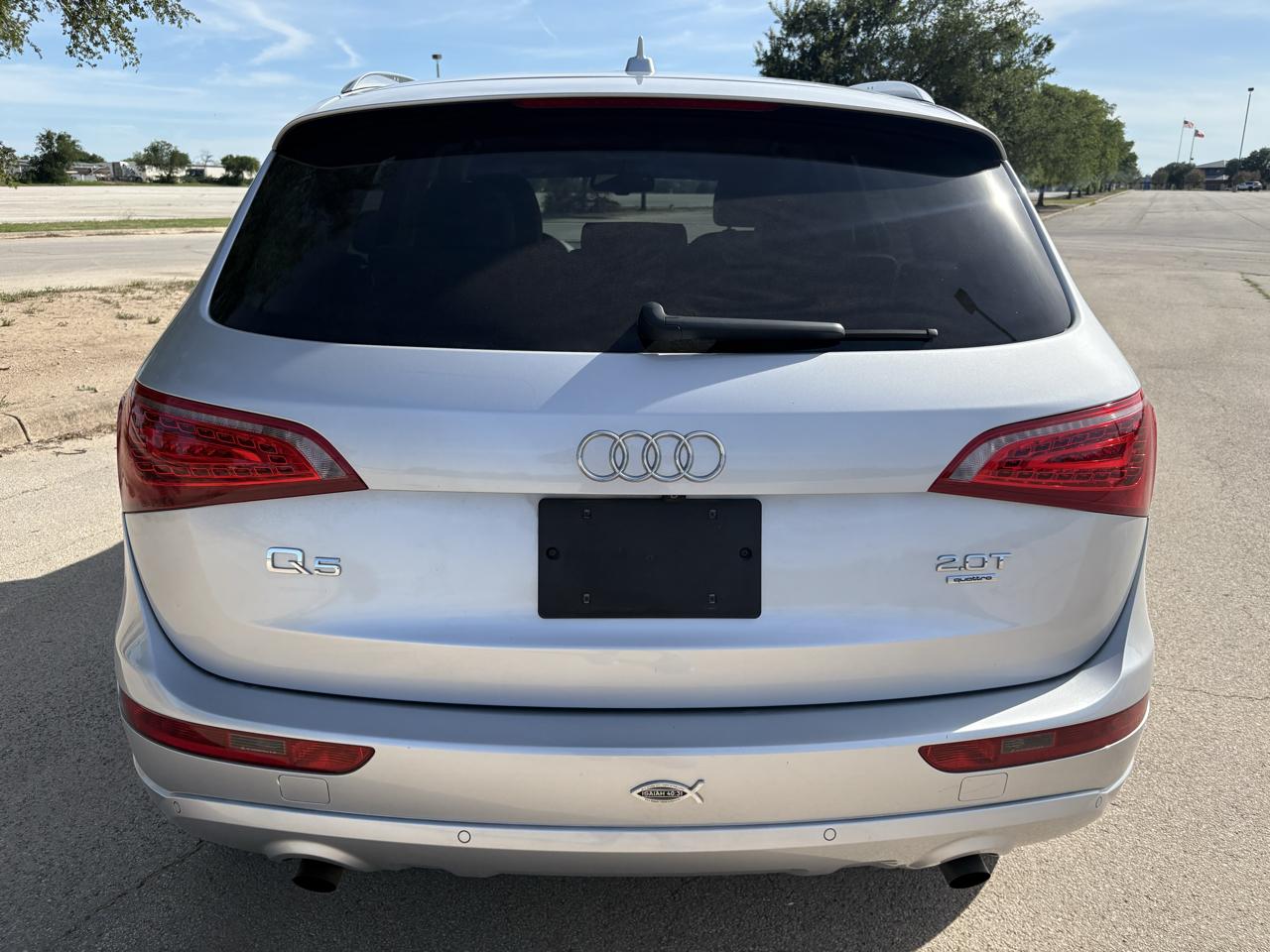 Audi Q5 quattro 4dr 2.0T Premium Plus 2011