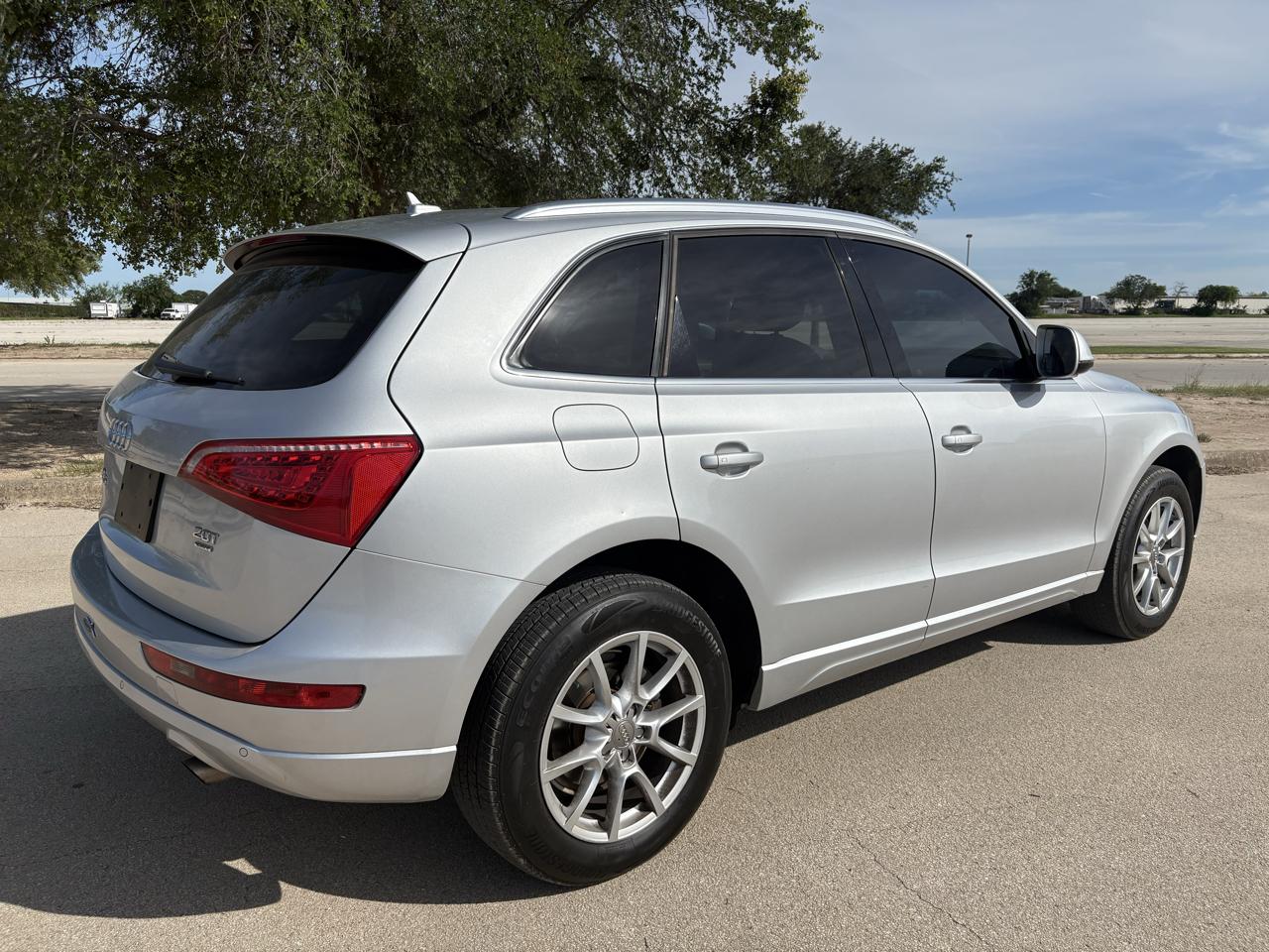 Audi Q5 quattro 4dr 2.0T Premium Plus 2011