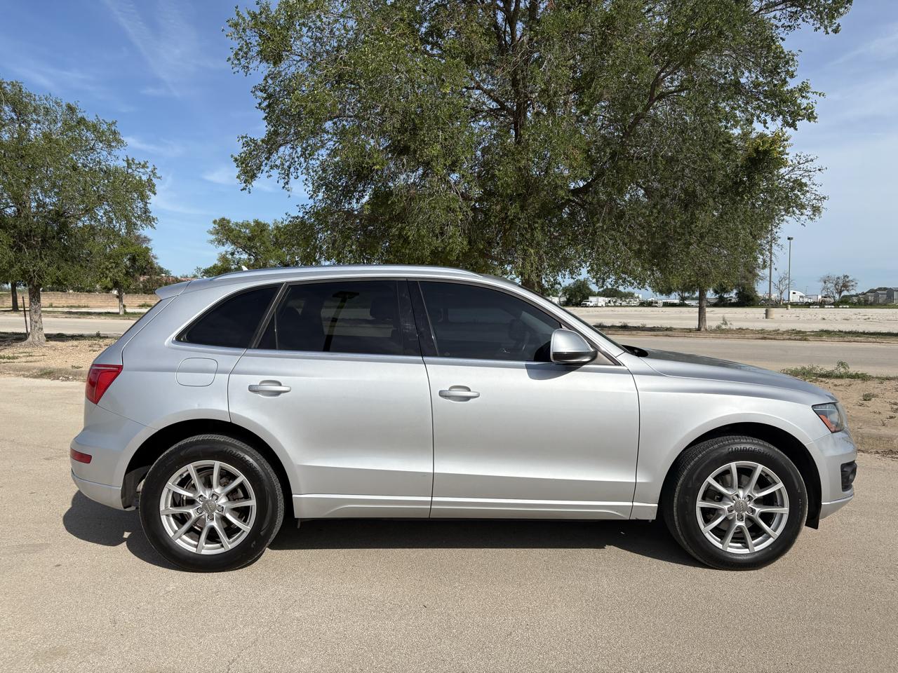 Audi Q5 quattro 4dr 2.0T Premium Plus 2011