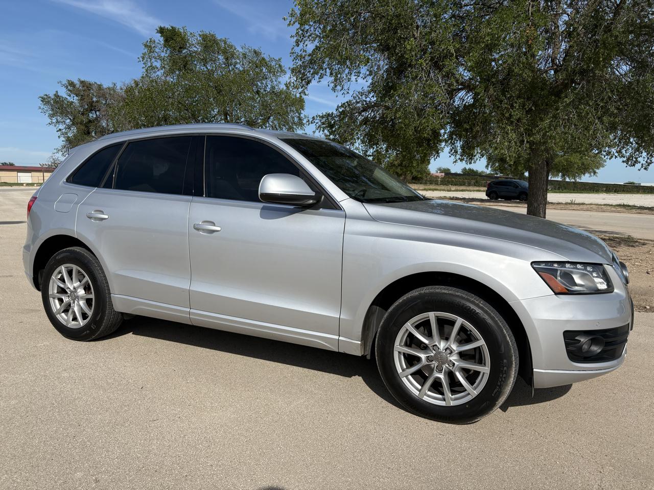 Audi Q5 quattro 4dr 2.0T Premium Plus 2011