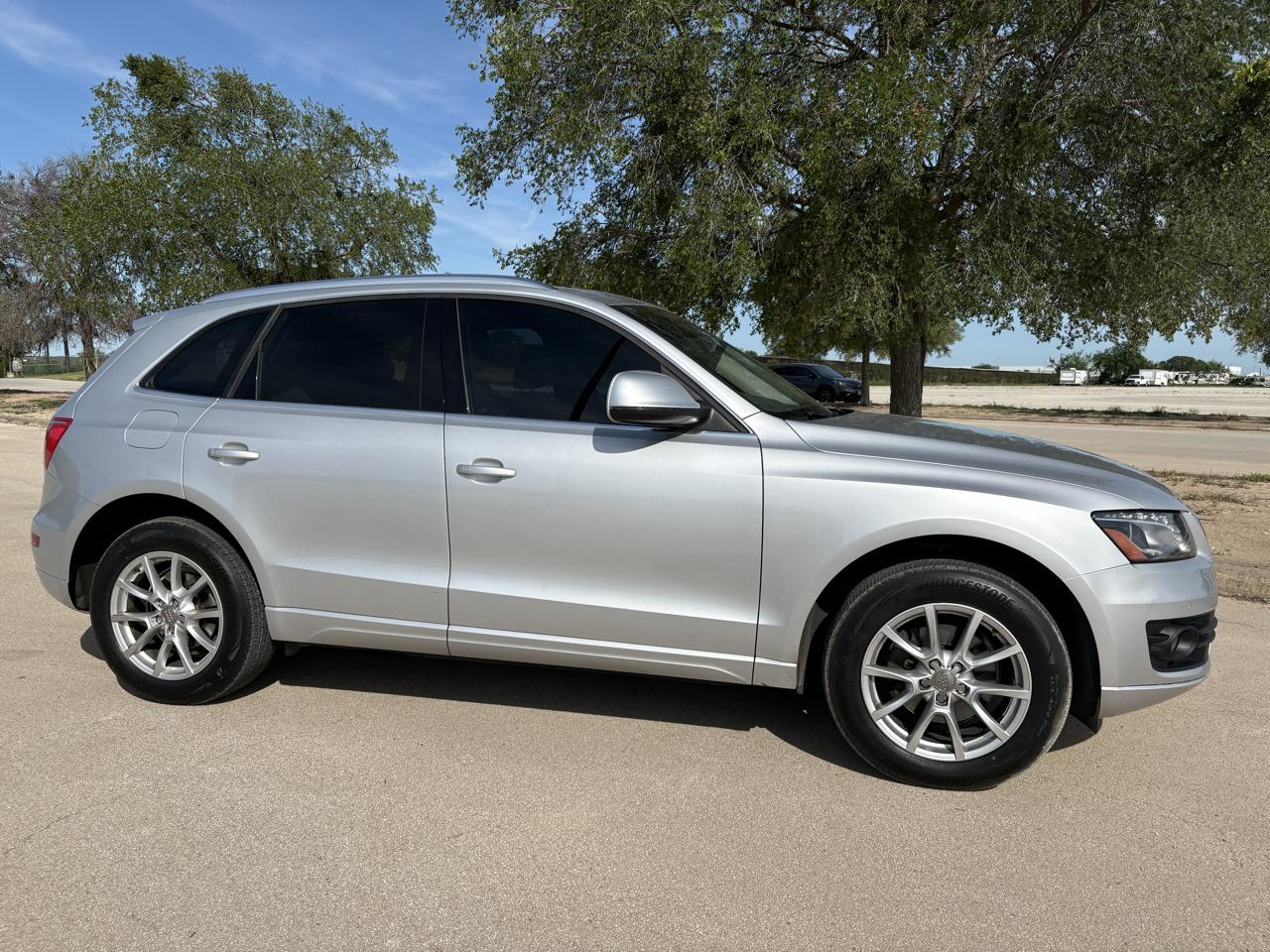 Audi Q5 quattro 4dr 2.0T Premium Plus 2011