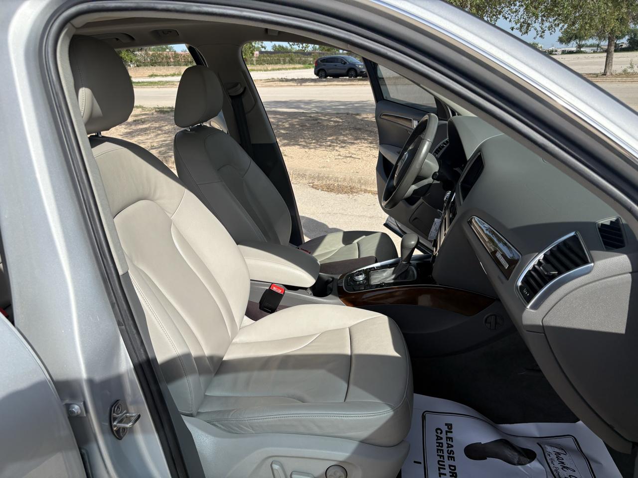 Audi Q5 quattro 4dr 2.0T Premium Plus 2011