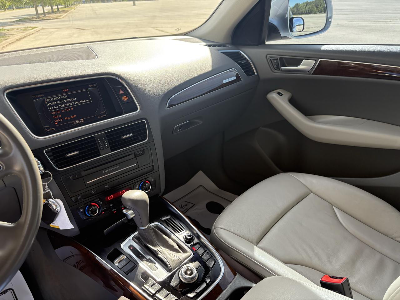 Audi Q5 quattro 4dr 2.0T Premium Plus 2011